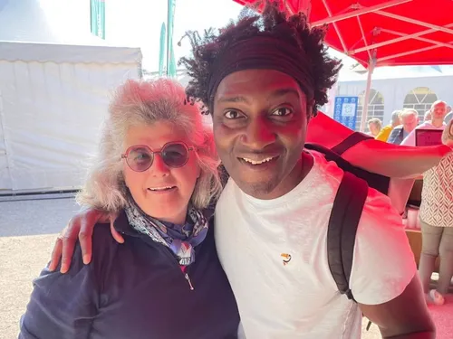 Jeumont : Kamini à la « Parade sans frontières »