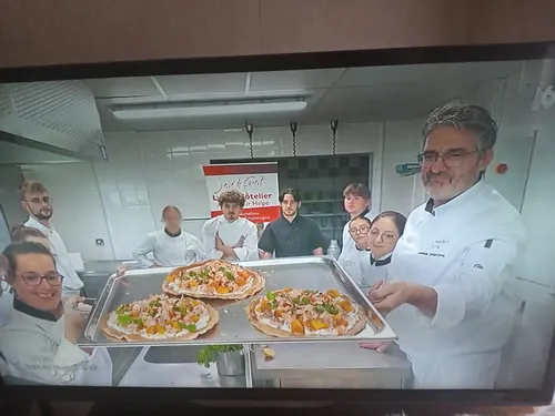 Le lycée hôtelier d’Avesnes-sur-Helpe avec Cyril Lignac sur M6