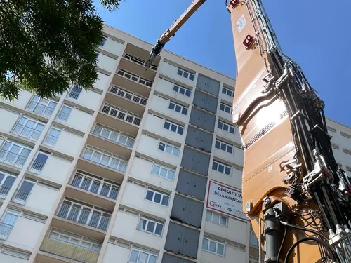 A Maubeuge, immeuble Artois, la démolition commence