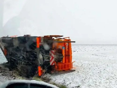 La galère des automobilistes sur les routes enneigées