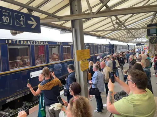 Train de luxe en gare d'Aulnoye-Aymeries aujourd'hui