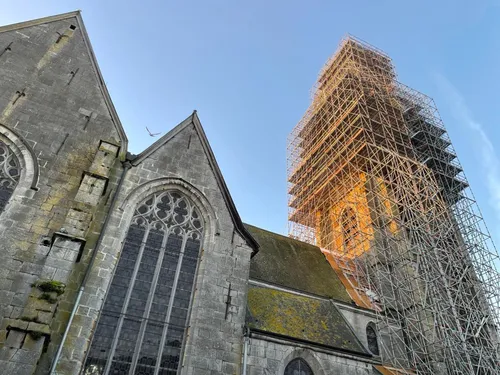 Le clocher penché en chantier sera-t-il redressé ?