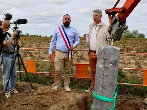 La Flamengrie : la borne frontière n° 36 a retrouvé sa juste place