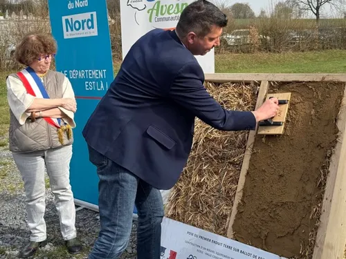 Eppe-Sauvage : 1ère « botte de paille » du nouvel espace polyvalent