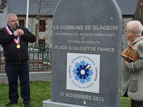 Glageon : inauguration de la place du Bleuet de France