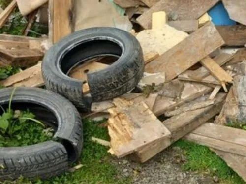 Colleret : un dépôt sauvage de pneus usés