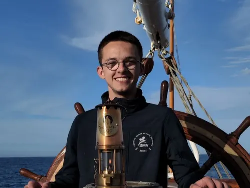 Avesnes sur Helpe - Timothée était à bord du Belem pour escorter la...