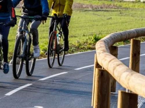 Feignies - Une piste cyclable le long de la RD 405