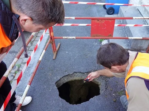 Hirson : la formation d’un trou après une rupture de canalisation...