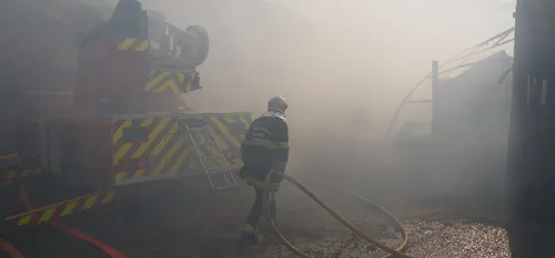 Un incendie ravage une exploitation à Le Favril