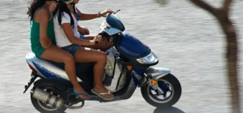 Tenue d'été sur son scooter = Danger ! rappellent les Motards En...