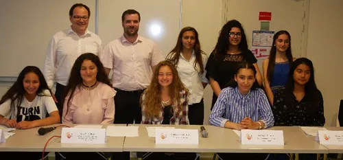 Quand de jeunes élèves du collège Vauban de Maubeuge ironisent sur...