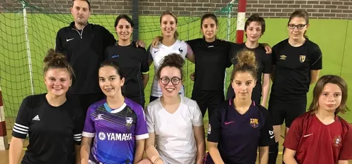 Le Futsal au féminin ... ça joue, c'est physique et ça marche à...