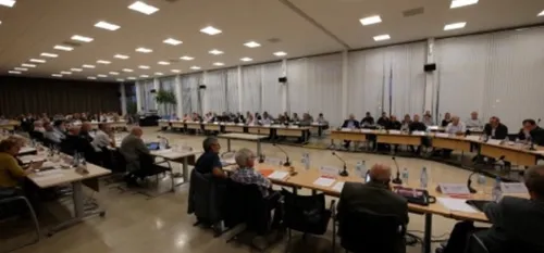 Les villes d'Hautmont et de Louvroil envoient une délibération du...