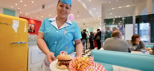 Louvroil - Holly's Diner, le parfum américain sur un plateau !