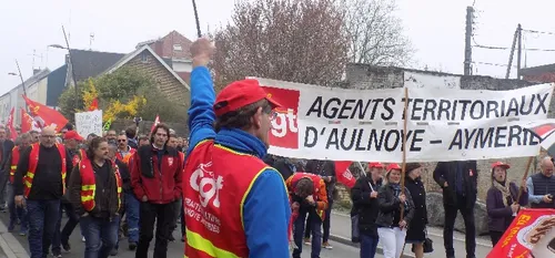 Grève SNCF - 350 manifestants à Aulnoye-Aymeries pour le 4e jour de...