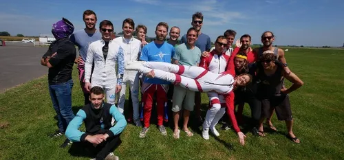 Maubeuge - Le centre de parachutisme terrain de jeu de l'Équipe de...