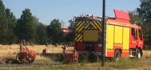 Hautmont - Impressionnant feu de végétations près de "Buffalo Grill"