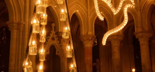 "2000 bougies dans la cathédrale de Lille"