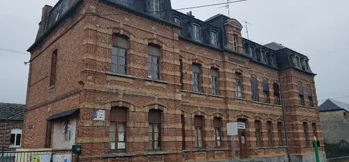 Un projet d’extension de l’école Jacques Brel à Glageon, à 2...