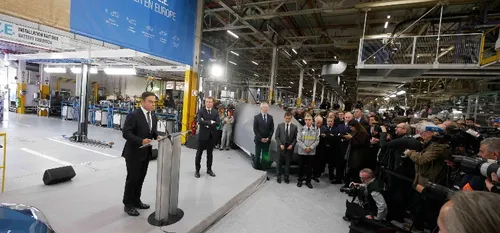 (VIDEO) Feignies - L'usine Maubeuge Construction Automobile...