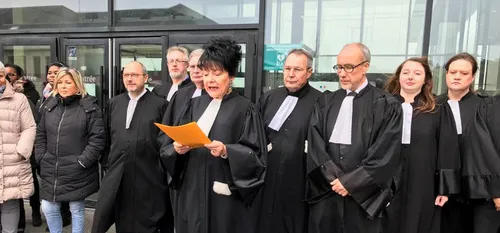 Les Avocats en Grève aujourd'hui au Tribunal d'Avesnes-sur-Helpe