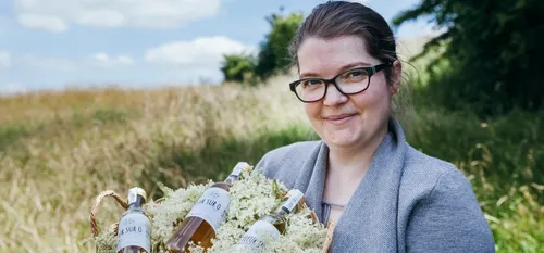 Clotilde veut lancer la mode de la fleur de sureau