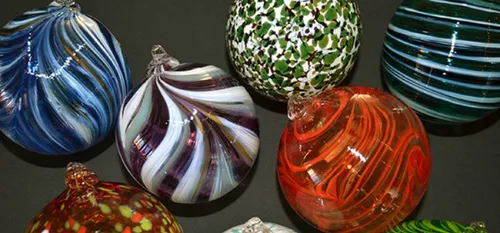 Témoignage : Elisabeth a soufflé sa boule de Noël en verre