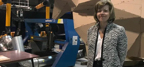 Aulnoye-Aymeries - Création d'un éléphant grandeur nature, de plus...