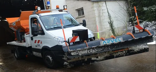 Neige en Val de Sambre - 20 techniciens et 10 saleuses en route...