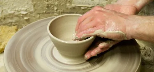 Ateliers à "la cour des potiers" de Ferrière-la-Petite.