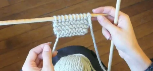 On apprend à tricoter à la médiathèque de Fourmies ce weekend, ça...