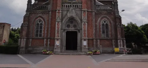 Vente de meubles au profit de la restauration l’église de Wignehies