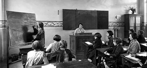 Louvroil : exposition de 250 photos de classe à la médiathèque