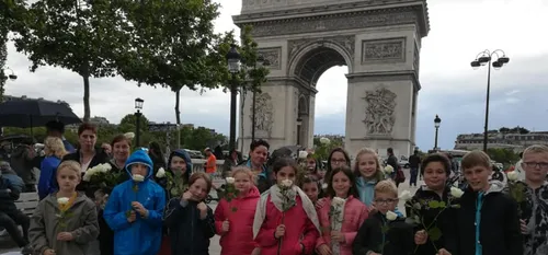 De jeunes Avesnois et Fleurisiens ravivent la flamme du Soldat...