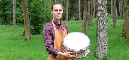 RENCONTRE : JULIEN FABRIQUE DES INSTRUMENTS AVEC LE BOIS DE LA...