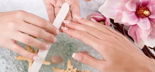 EMPLOI : LE MAGASIN BEAUTE CHIC TENDANCE CHERCHE PROTHESISTE ONGULAIRE