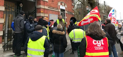 Deux manifestations ce matin en Avesnois, l'une à Aulnoye-Aymeries,...