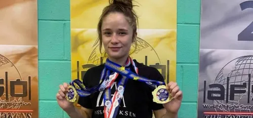 Sport : Émeline, championne de Kick boxing prépare son voyage en...