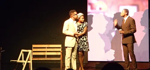 Quand de jeunes collégiens assistent à une pièce en anglais