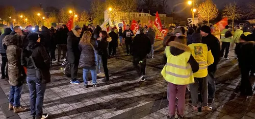 Maubeuge - Une centaine de manifestants contre le 49.3 : Christophe...