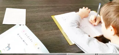 Coronavirus - Comment se passe l'école à la maison ?