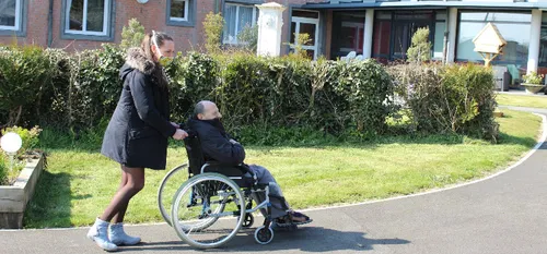 Bavay Villa Senecta - Droit de visite en EHPAD, "on met la charrue...