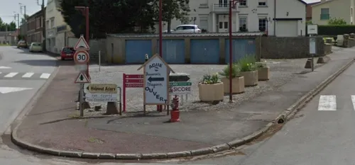 Sommés de retirer leur signalétique, ils se sentent "invisibles"