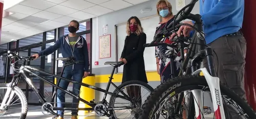 Handicap - Deux tandems VTT au collège, en route vers la compétition !