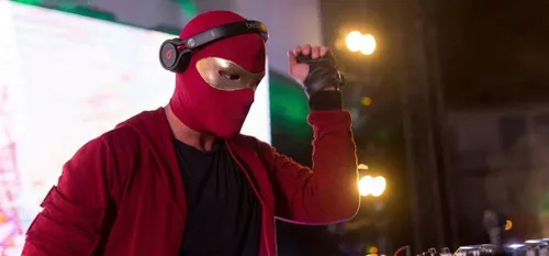 Le DJ Sound of Legend en concert sur le web