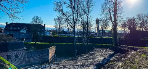 Maubeuge - Des travaux de reconstitution des reliefs droit et...