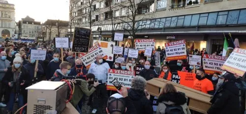 Une "fête triste" de restaurateurs, hôteliers, travailleurs de la...