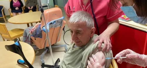 (VIDÉO) Covid-19 - Des résidents de l'Ehpad Didier Eloy...