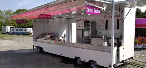 Forains - Barbe à papa, pommes d'Amour, loin des manèges, ça vous...